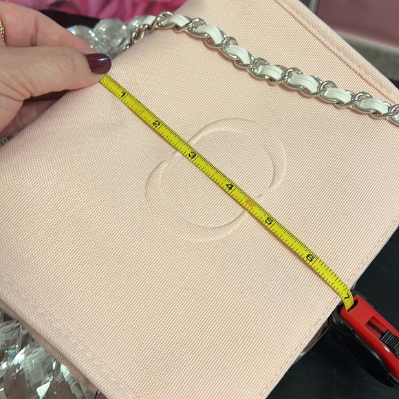 💗🩷💗🩷Dior Soft Pink Beauty Bag with Silver/White Chain Attached - Picture 14 of 15
